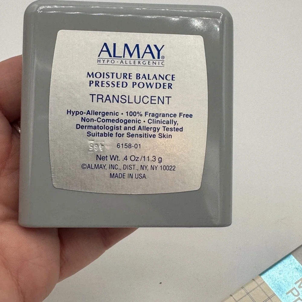 Almay Moisture Balance Pressed Powder Translucent 6158-01 Fragrance Free Compact